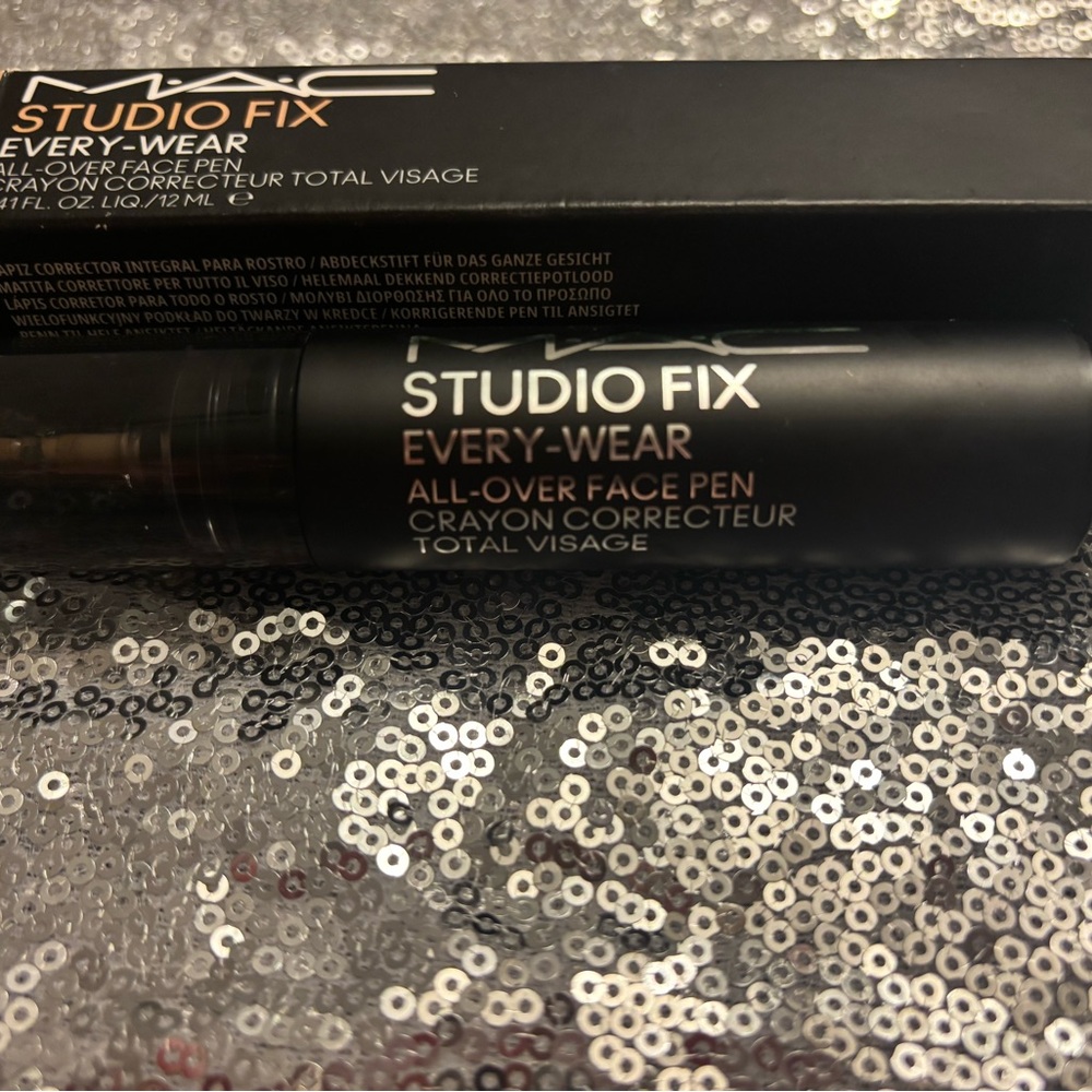 MAC Cosmetics Studio Fix All-Over Face Pen - Picture 2 of 4